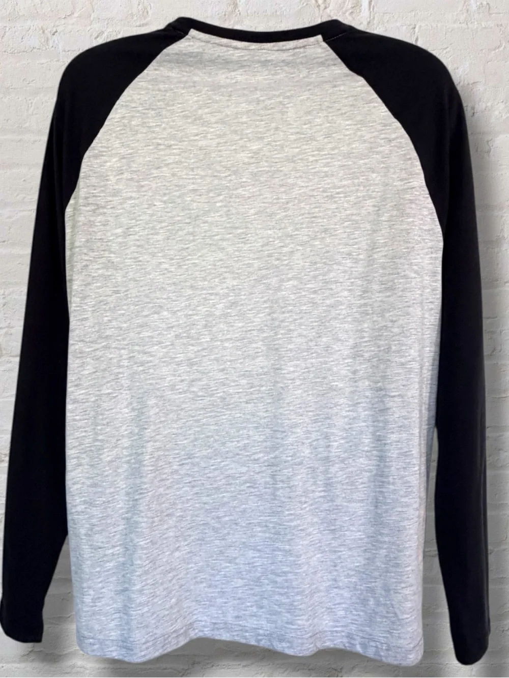 Hurley Men’s XL Gray Black Long Sleeve Raglan crewneck Baseball Tee Logo Shirt
